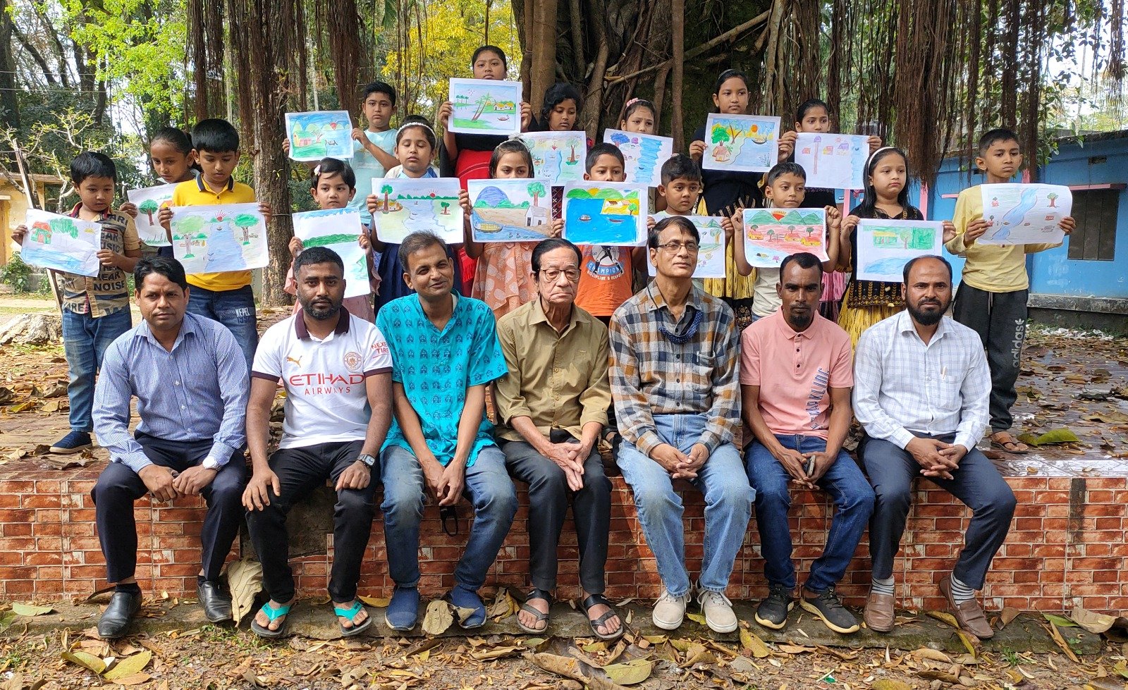 খুদে আঁকিয়েদের তুলির আঁচড়ে বাংলার নদী