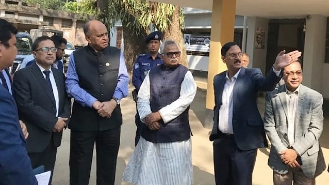 কর্মস্থলে না পেয়ে স্বাস্থ্য কর্মকর্তাকে বরখাস্ত