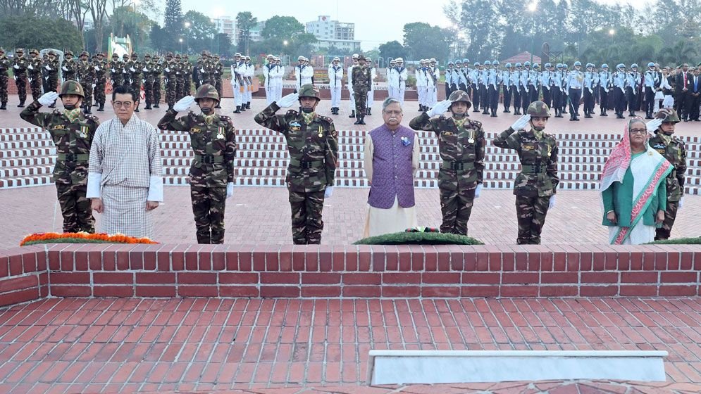 স্বাধীনতা দিবসে স্মৃতিসৌধে রাষ্ট্রপতি-প্রধানমন্ত্রীর শ্রদ্ধা