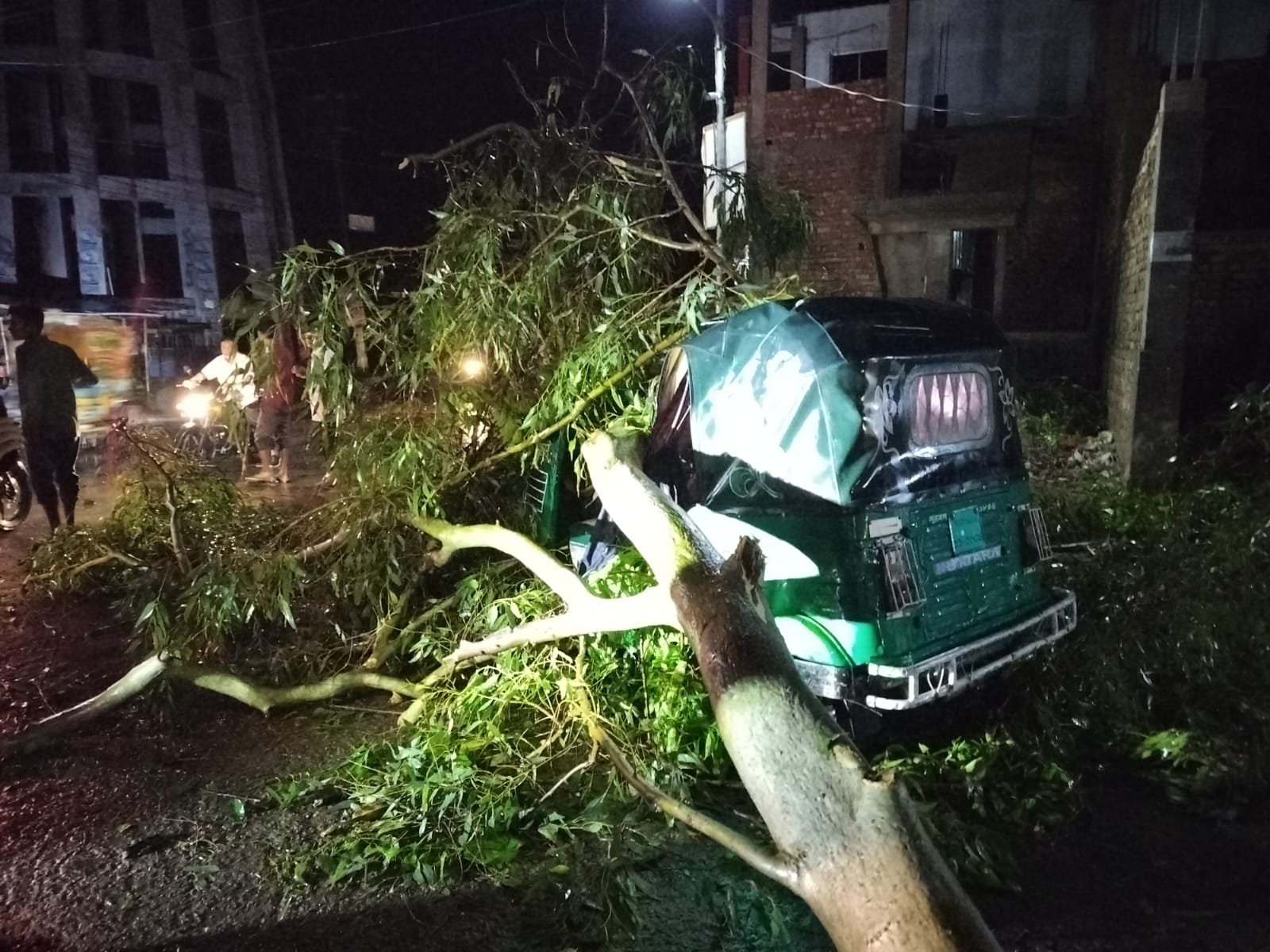 সিলেটে কালবৈশাখী ঝড় ও শিলাবৃষ্টি: ব্যপক ক্ষয়ক্ষতি