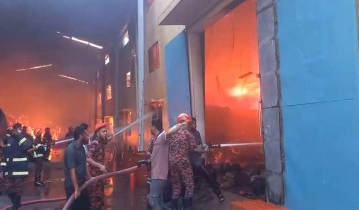 খুলনায় পাটকলে আগুন, নিয়ন্ত্রণে ৮ ইউনিট