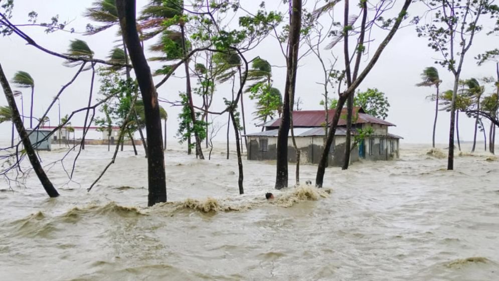 ঘূর্ণিঝড় রেমালের পরে আসছে ভয়ঙ্কর বন্যা
