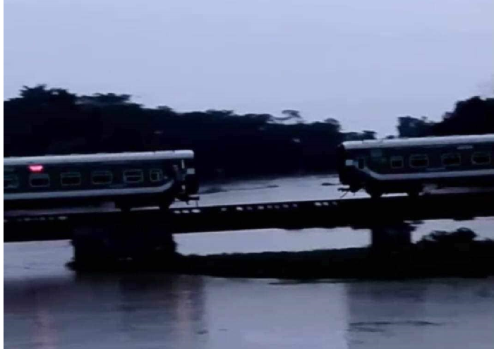 পাহাড়িকা ট্রেনের লাইনচ্যুত: ৮ ঘণ্টা পর সিলেটের সঙ্গে রেল যোগাযোগ স্বাভাবিক  