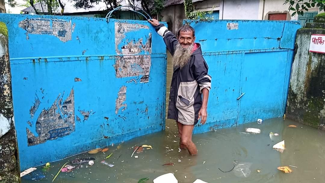 সিলেটে বাসাবাড়ি ও হাসপাতালে ঢুকেছে পানি, মানুষের ভোগান্তি