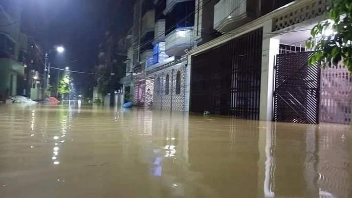 তিন ঘন্টার বৃষ্টিতে সিলেট নগরে জলাবদ্ধতা