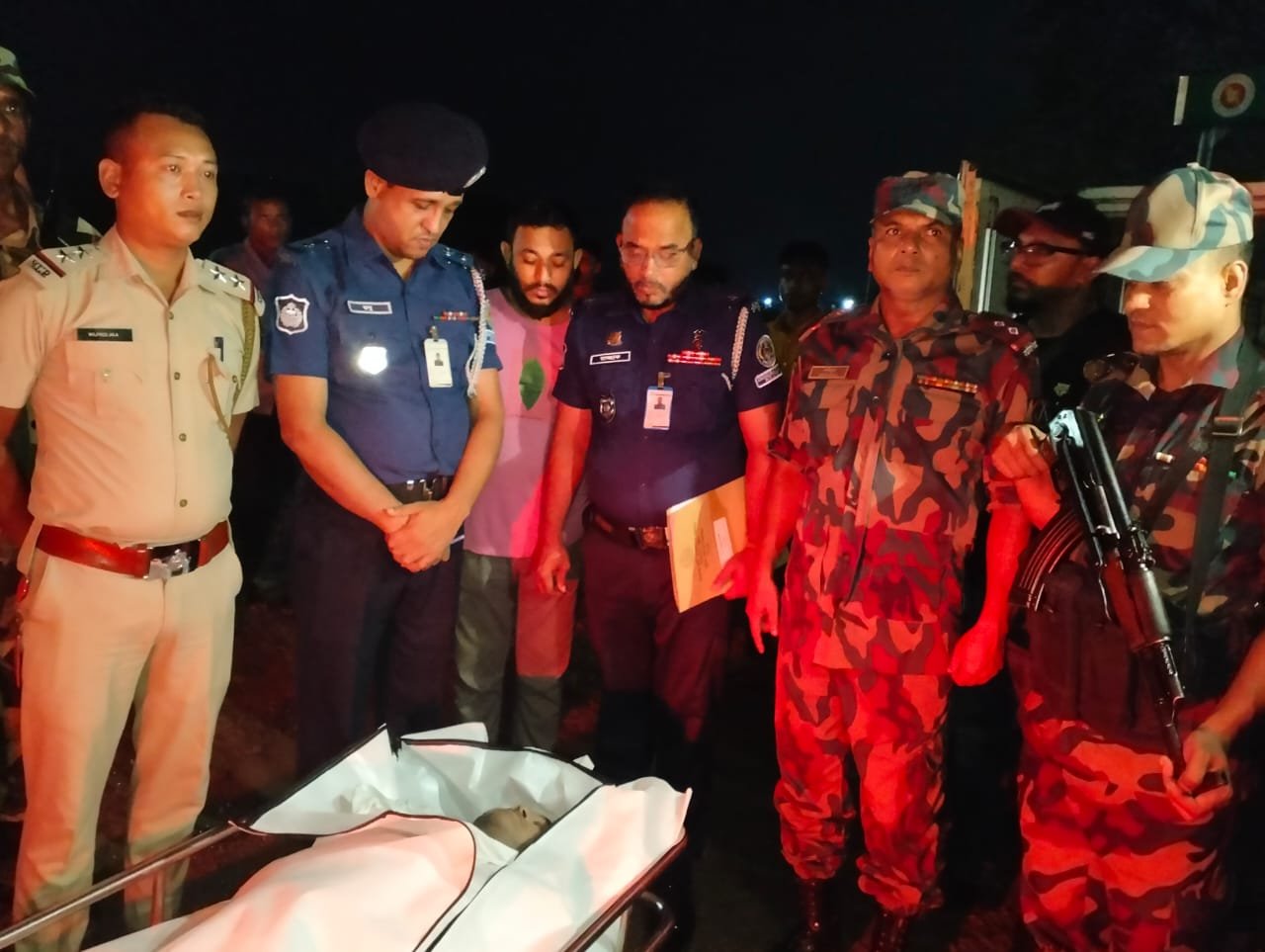 ভারত ভ্রমন শেষে দেশে ফেরার পথে এক বাংলাদেশী নাগরিকের মৃত্যু, রাতেই লাশ হস্থান্তর