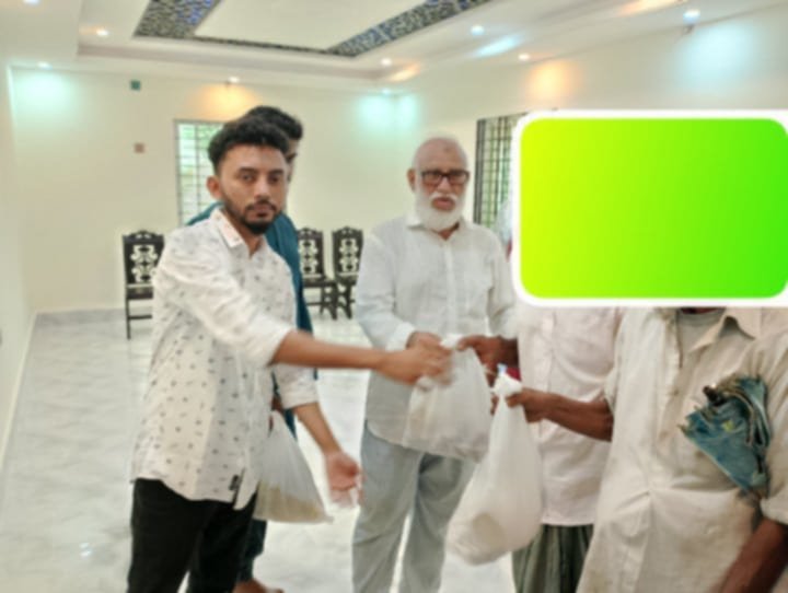সিলেট রক্তের অনুসন্ধানে আমরা সংগঠনের উদ্যোগে ত্রাণ বিতরণ