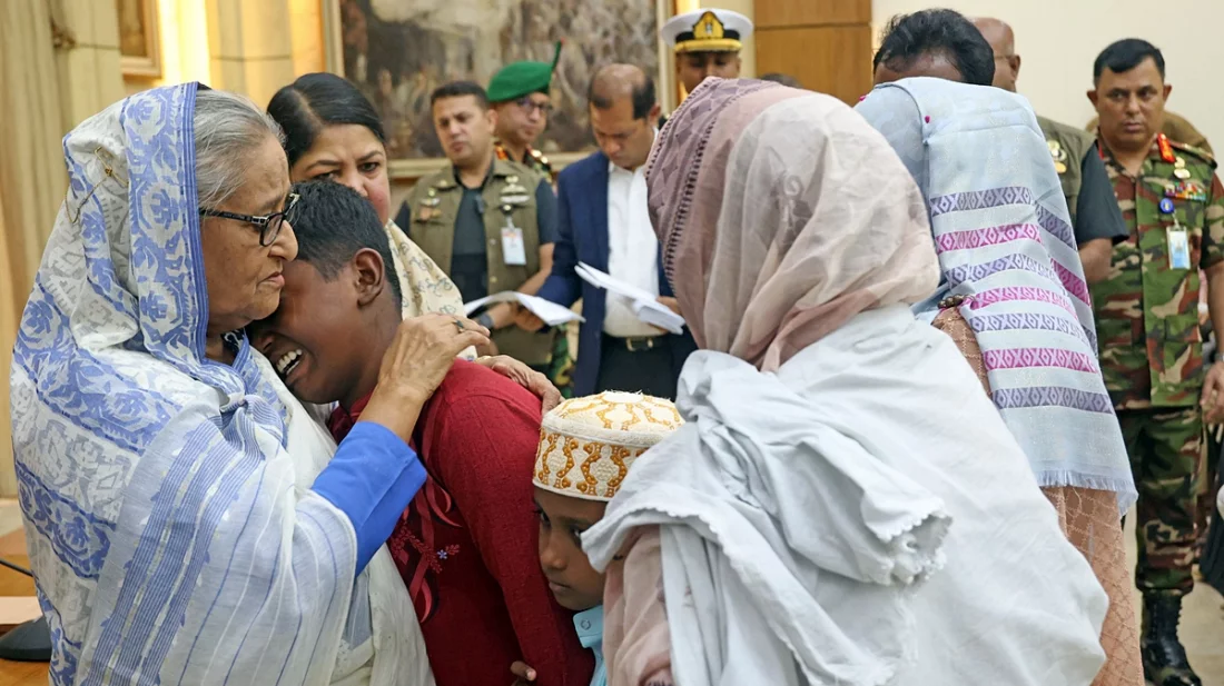 নিহতদের পরিবারের সদস্যদের সঙ্গে দেখা করলেন প্রধানমন্ত্রী