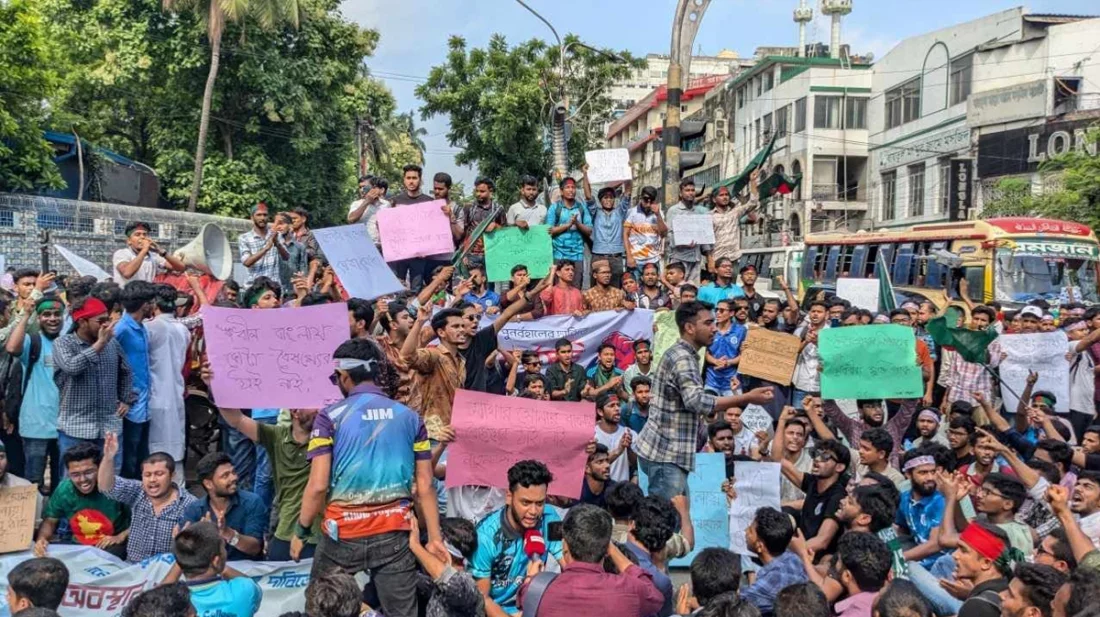 শাহবাগ-সাইন্সল্যাব-নিউমার্কেটে ‘বাংলা ব্লকেড’
