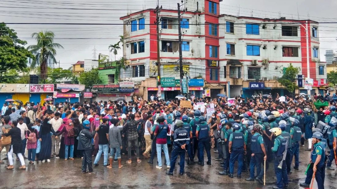 সিলেটে শিক্ষার্থীদের গণমিছিলে পুলিশের গুলি, আহত অর্ধশতাধিক