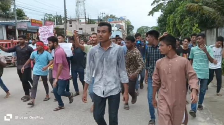 শিক্ষার্থীদের মিছিলে মিছিলে উত্তাল সুনামগঞ্জ