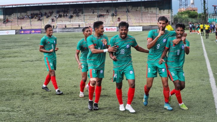 টাইব্রেকারে ভারতকে উড়িয়ে সাফের ফাইনালে বাংলাদেশ