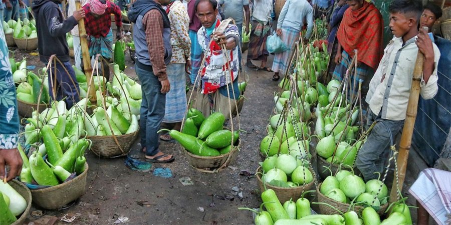 চড়া দামে সবজি