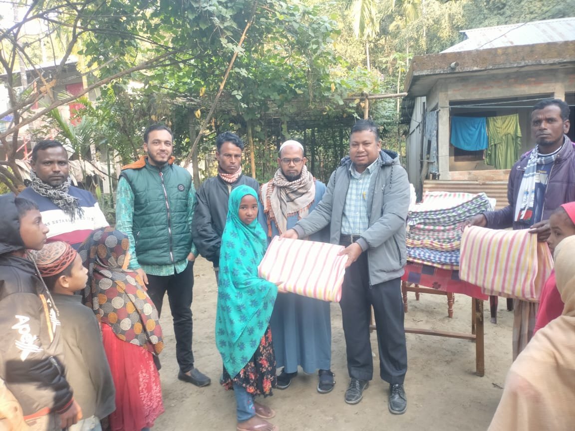 যুক্তরাষ্ট্র প্রবাসী জাবেদ আহমদের সহায়তায় জৈন্তাপুরে শীতবস্ত্র বিতরণ