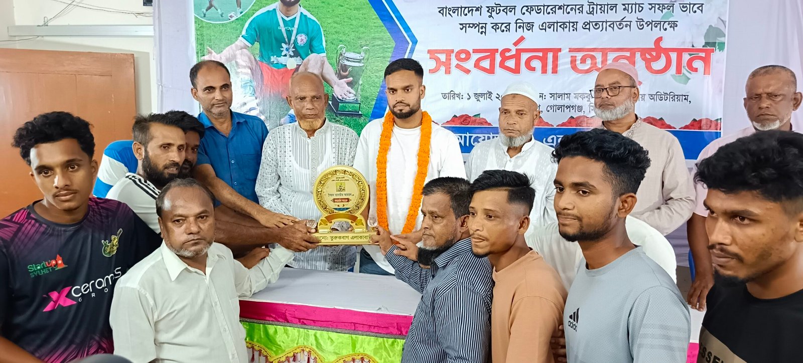 নিজ এলাকায় এসে সংবর্ধিত ফুটবলার তানভীর