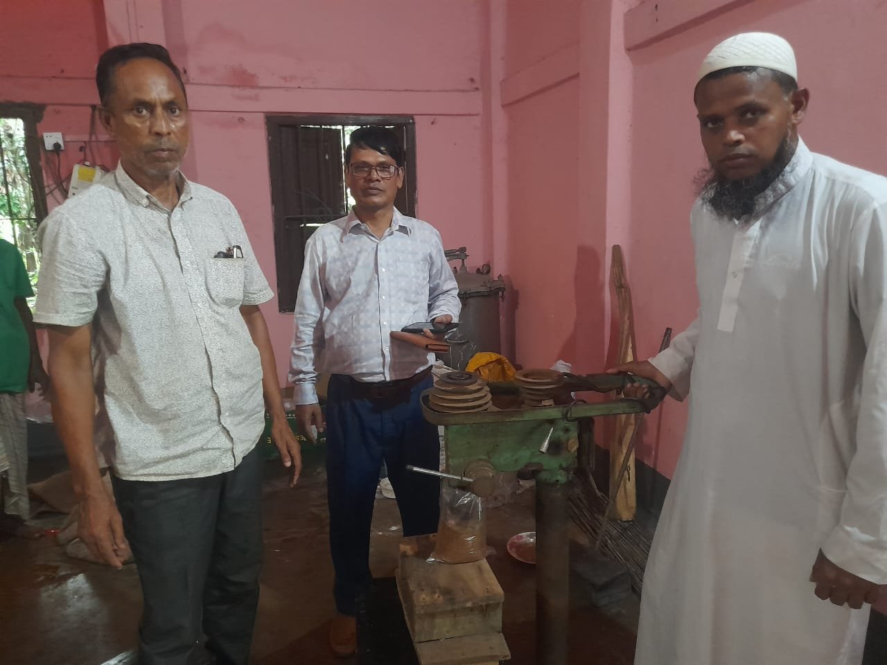 মাশরুম প্যাকেটিং যন্ত্র আবিষ্কার করে তাক লাগালেন কৃষক সৈয়দুর রহমান