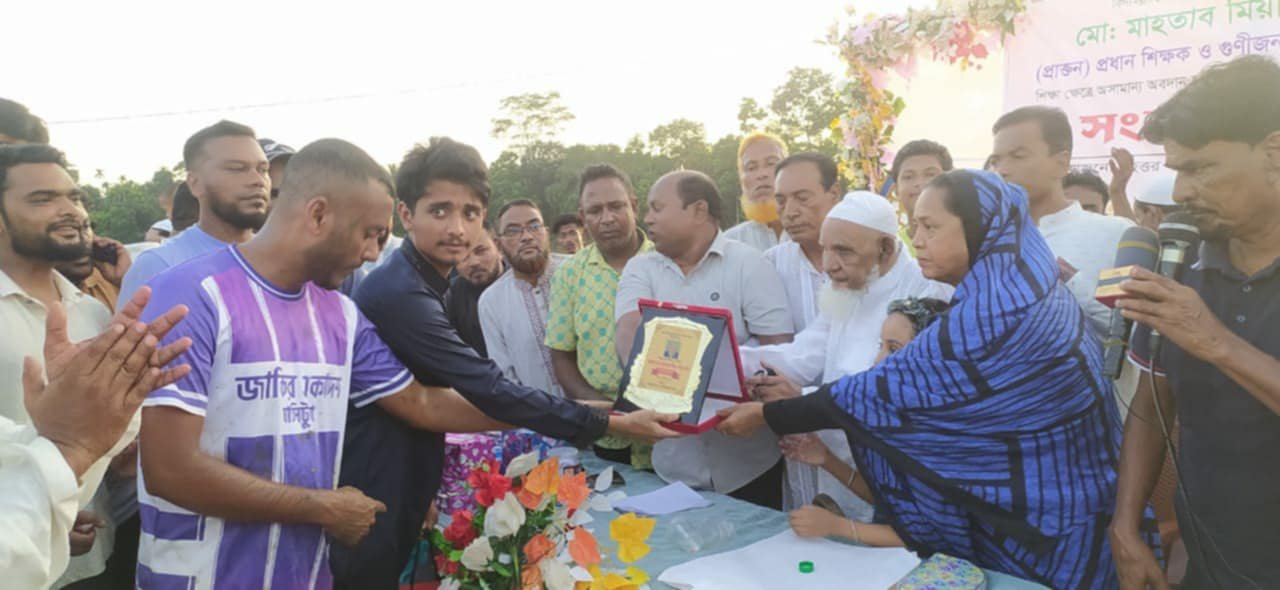 ঘাসিটুলা সরকারি প্রাথমিক বিদ‍্যালয়ের প্রাক্তন প্রধান শিক্ষককে সংবর্ধনা প্রদান