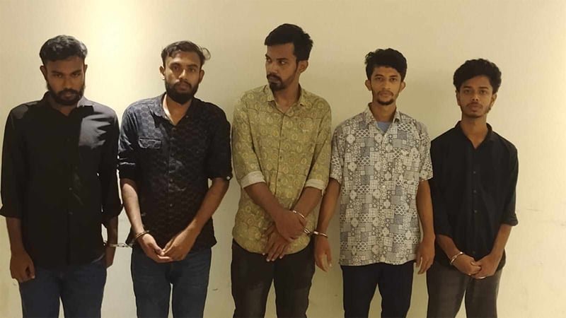 সমন্বয়ক পরিচয়ে ৫০ লাখ টাকা দাবি, আটক ৫