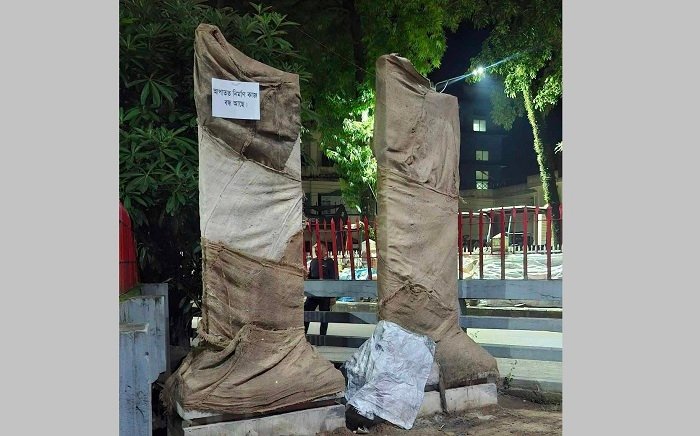 আলী আমজদের ঘড়িঘরে ‘জুলাই স্মৃতিস্তম্ভ’ নির্মাণ কাজ বন্ধ