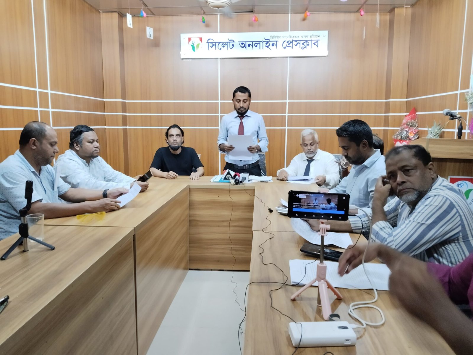 বিয়ানীবাজারে অপপ্রচার ও কথিত মানববন্ধনের প্রতিবাদে এপলুর সংবাদ সম্মেলন
