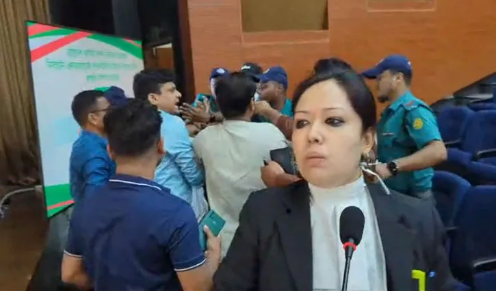 রুমিন ফারহানার উপস্থিতিতে এনসিপির নেতাদের মারধরের অভিযোগ