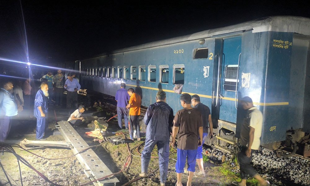 ১৪ ঘণ্টা পর সান্তাহার-লালমনিরহাট রুটে ট্রেন চলাচল স্বাভাবিক