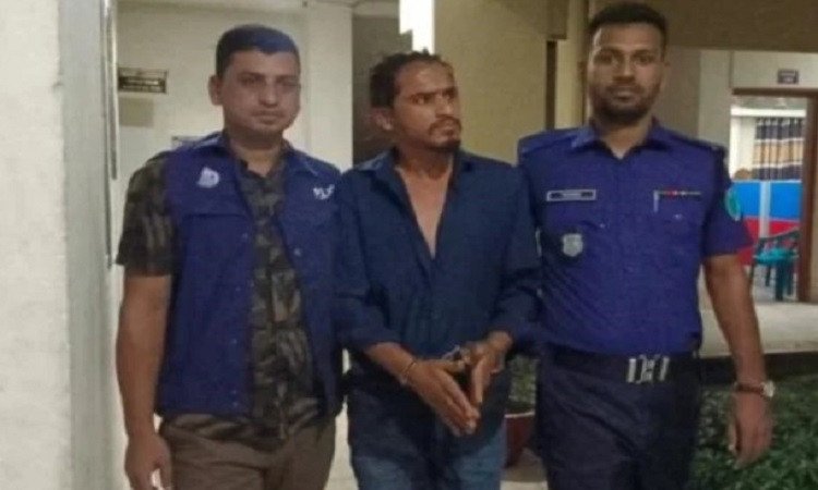 নারায়ণগঞ্জের শীর্ষ সন্ত্রাসী ‘শুটার রিয়াজকে’ রূপগঞ্জ থানাপুলিশের কাছে হস্তান্তর