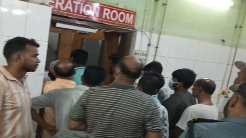 ঢামেকে রোগী ভাগাভাগি নিয়ে দুই পক্ষের সংঘর্ষ, আহত ৭