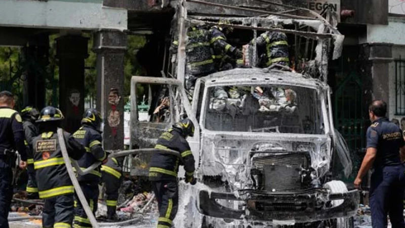 মেক্সিকোতে সামরিক ব্যারাকে শিক্ষার্থীদের হামলা