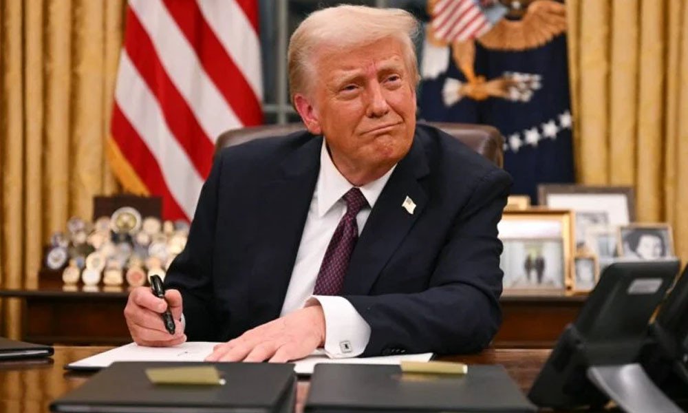 যুক্তরাষ্ট্রে যেতে দক্ষ কর্মীদের জন্য বাড়তি ১ লাখ ডলার চাপালেন ট্রাম্প