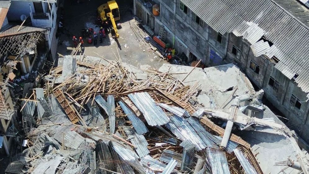 ইন্দোনেশিয়ায় স্কুলভবন ধসে নিহত ৫০