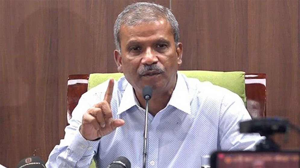 আমাদের সেফ এক্সিটের দরকার নেই: আসিফ নজরুল