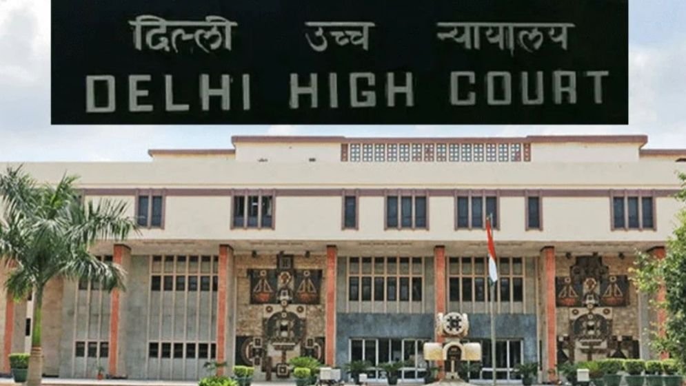 প্রকাশ্য আদালতে নারীকে ‘চুম্বন’ আইনজীবীর, ভিডিও ভাইরাল