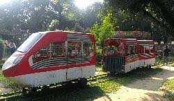 রংপুর চিড়িয়াখানায় বিনোদন ট্রেনের নিচে পড়ে শিশুর মৃত্যু