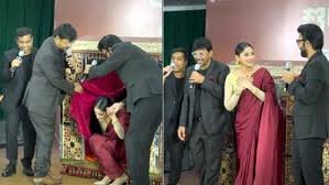 পালকিতে এলেন পূজা, বরণ করলেন চঞ্চল ও নিশো