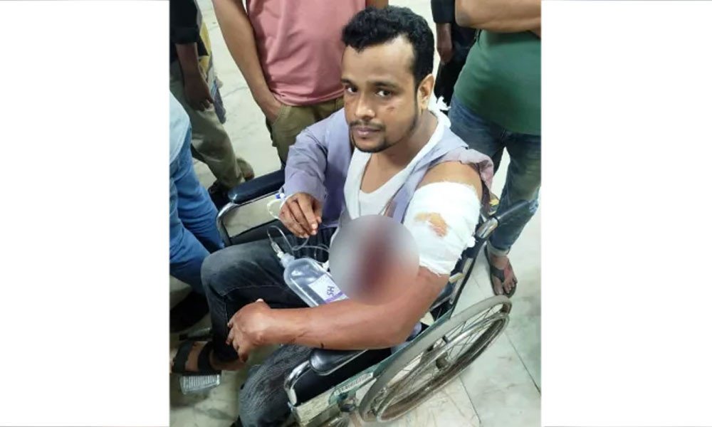 রাজধানীতে পুলিশকে ছুরি মেরে মানিব্যাগ-ফোন ছিনতাই