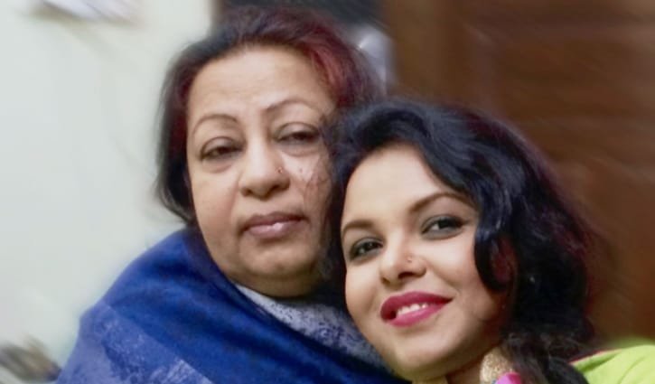 ‘শিরদাঁড়া শক্ত করে বেঁচে থাকা, সাহস, শক্তি সবকিছুই ছিলেন আমার মা’