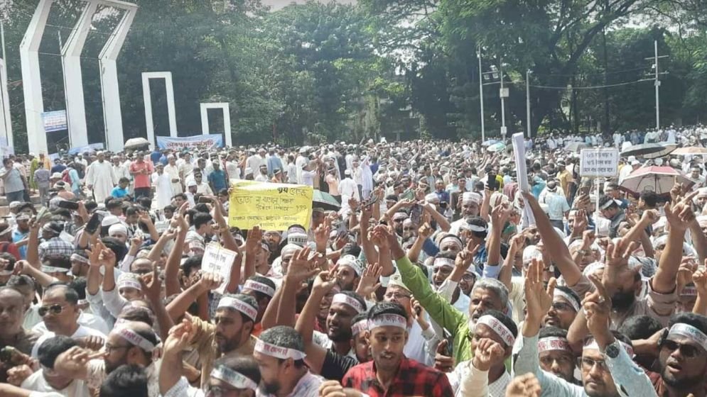 আমরণ অনশন’ থেকে নতুন কর্মসূচি ঘোষণা শিক্ষকদের