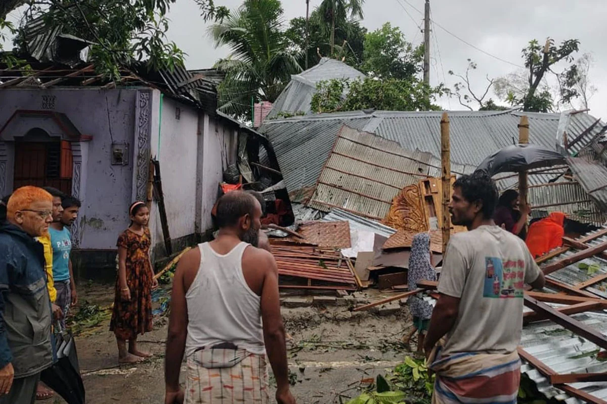 নীলফামারীতে ঝড়ে তছনছ ৫ শতাধিক ঘরবাড়ি, আহত ৫০