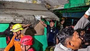 ধ্বংসস্তূপে আটকা ৯১ শিক্ষার্থী, মৃত্যুর শঙ্কা