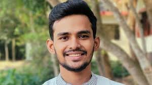 ঢাকা-১০ আসনের ভোটার হতে নির্বাচন অফিসে আসিফ মাহমুদ