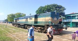 গোয়ালন্দে শাটল ট্রেনের ইঞ্জিন লাইনচ্যুত