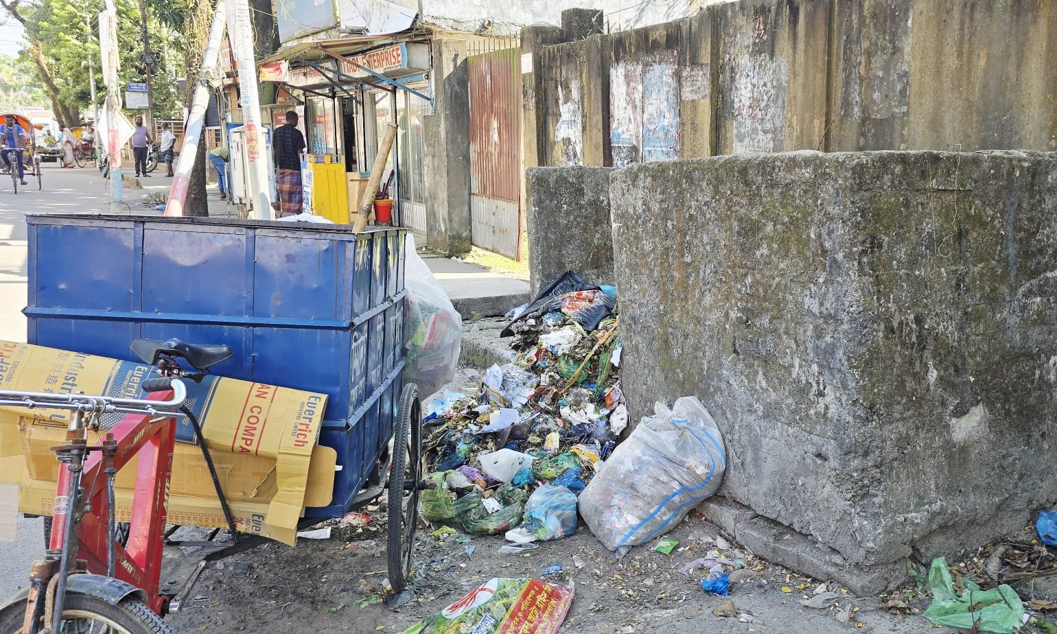 বর্জ্য ব্যবস্থাপনায় চরম অব্যবস্থা সিলেট সিটি কর্পোরেশনের ১২ নম্বর ওয়ার্ড