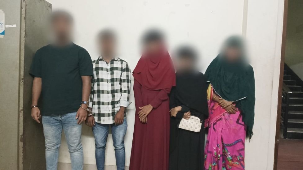 সিলেটে ৫ তরুণ-তরুণী আটক