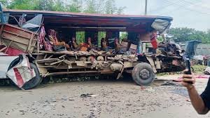 হবিগঞ্জে দুই বাসের মুখোমুখি সংঘর্ষে নিহত ৩