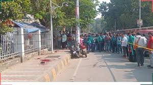 খুলনায় আদালত চত্বরে গুলি ও কুপিয়ে দুই আসামিকে হত্যা