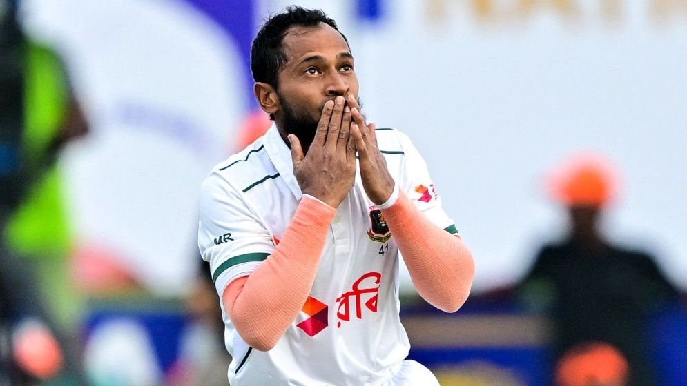 শততম টেস্টে সেঞ্চুরি করে অনন্য রেকর্ড মুশফিকের
