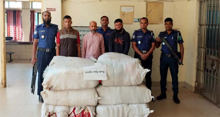 বাহুবলে বিশেষ অভিযানে ভারতীয় শাড়িসহ গ্রেপ্তার ৩