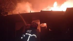 সিরাজদিখান বাজারে অগ্নিকাণ্ড, পুড়েছে ৮ দোকান