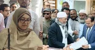 মনোনয়নপত্র জমা দিলেন বাবর ও তার স্ত্রী